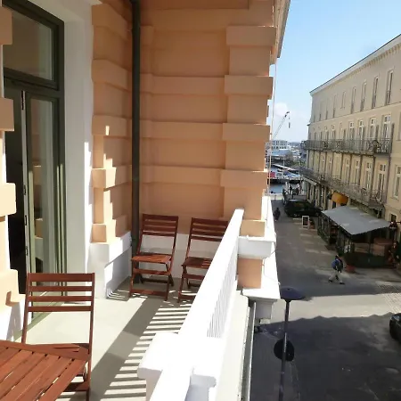 Berringer, Knurrhahn, Direkt An Der Promenade Rostock